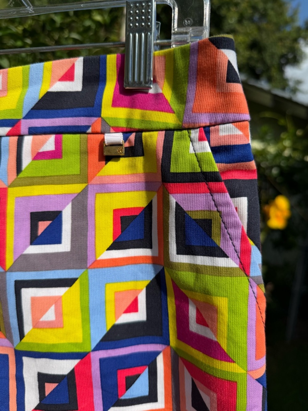 Trina Turk Geometric Corbin size 8 Bold & Beautiful Geometric Print Shorts - Picture 2 of 9